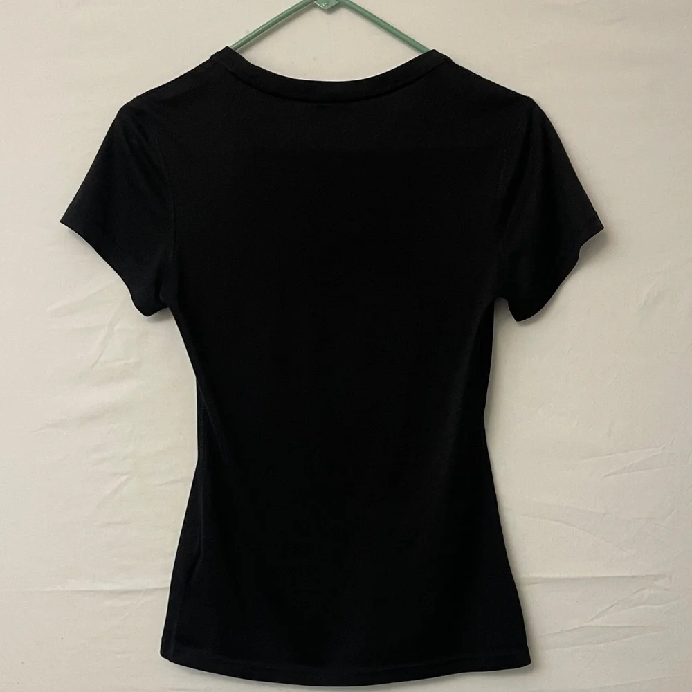 Nike Dri-FIT women’s – Size XS Black Short Sleeve Athletic Top (M9)✨